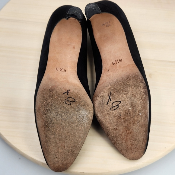 Vintage Escada Suede Pumps 1980s Black Heels with Gold Bow and Gold Heart 6.5B - Picture 7 of 14